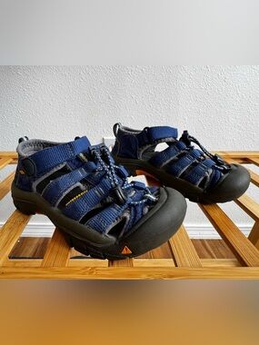KEEN | Newport H2 Blue Depths/Gargoyle Closed Toe Water Sandal